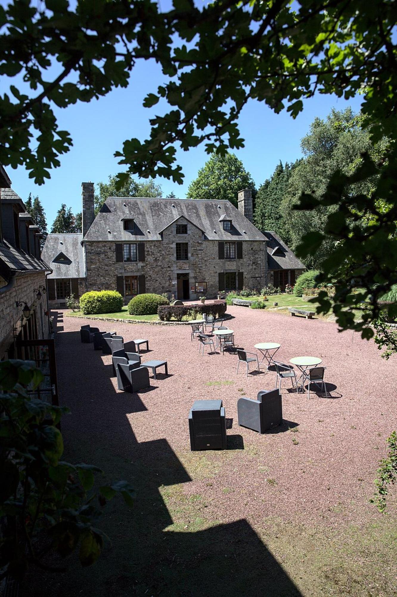 Logis Hotel Restaurant Manoir De L'Acherie Sainte-Cécile エクステリア 写真