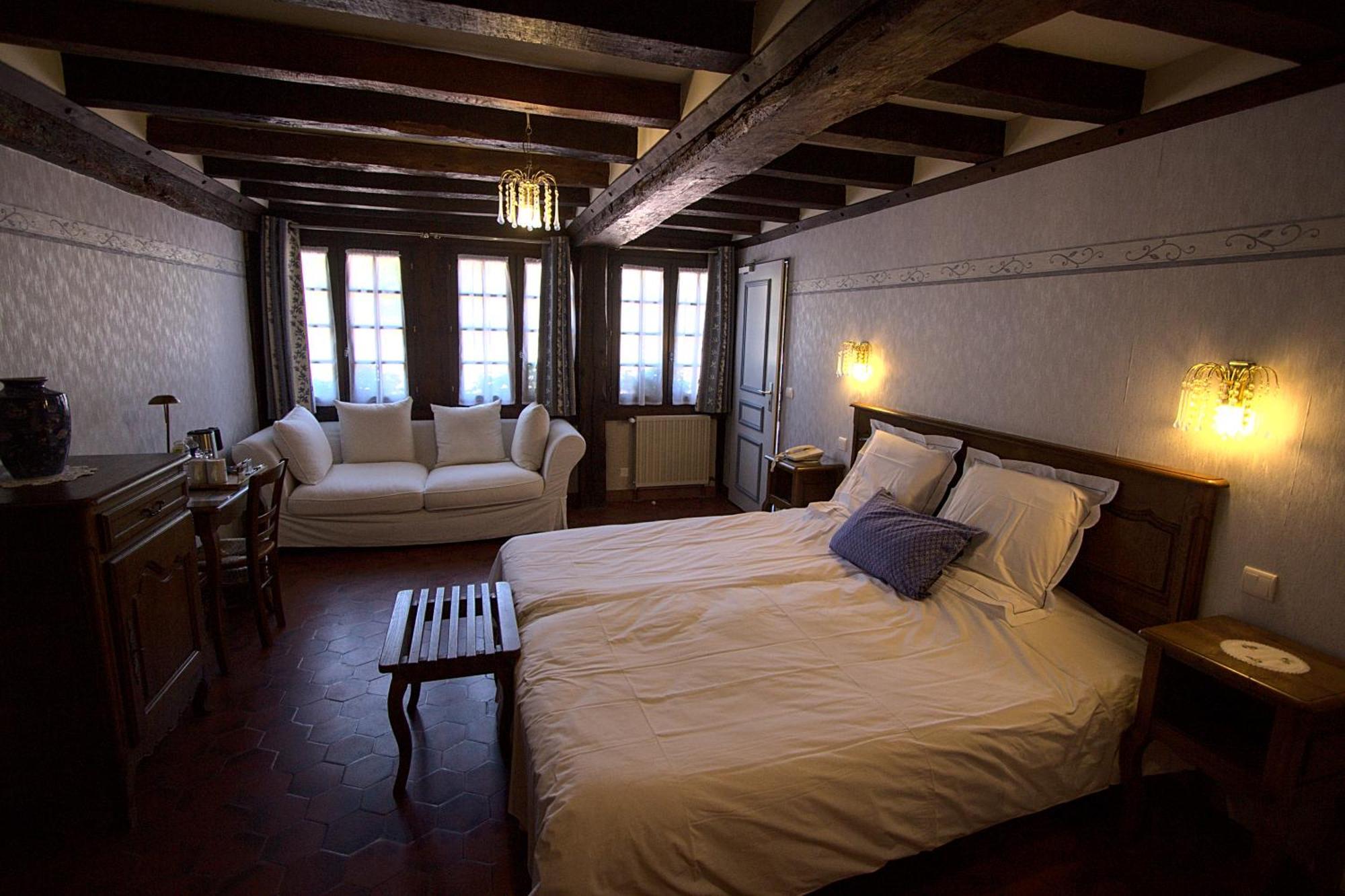 Logis Hotel Restaurant Manoir De L'Acherie Sainte-Cécile エクステリア 写真