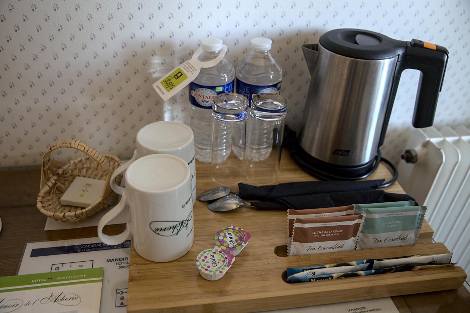 Logis Hotel Restaurant Manoir De L'Acherie Sainte-Cécile エクステリア 写真