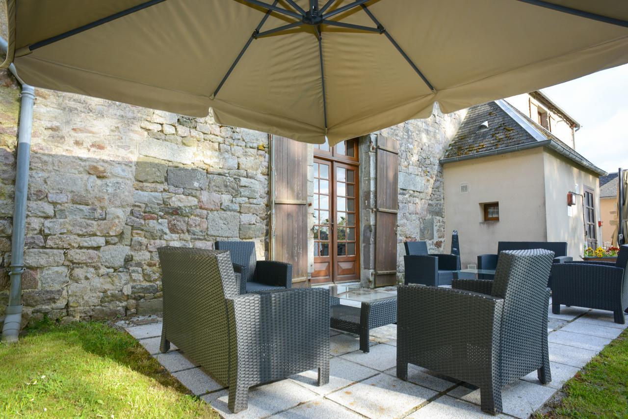 Logis Hotel Restaurant Manoir De L'Acherie Sainte-Cécile エクステリア 写真